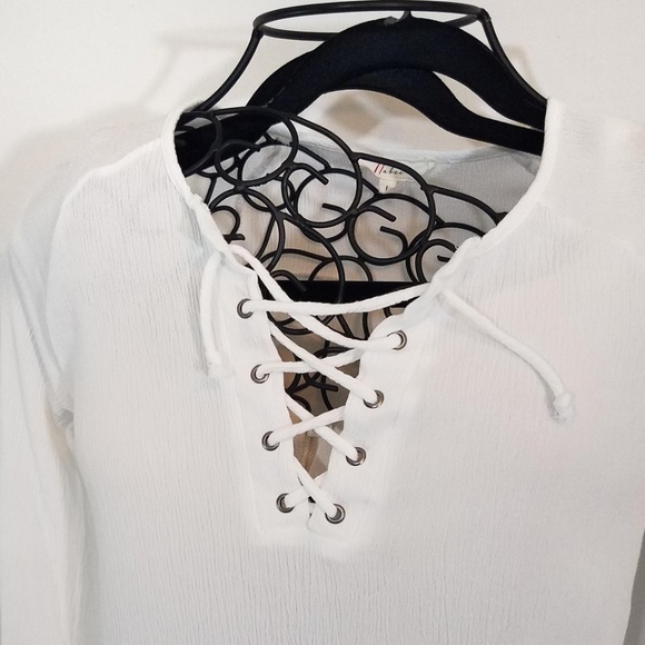 ~SOLD~ White Tie Hobo Long Sleeve Light Weight Top - Picture 2 of 5